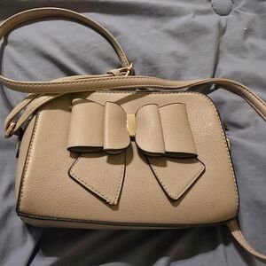 Elegant Tan Bow Accent Women's Bag